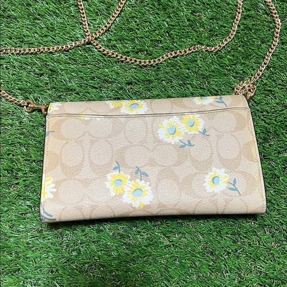 Coach Gemma Crossbody bag in Signature Canvas with a Daisy print - Picture 2 of 5